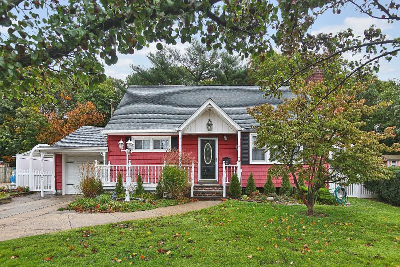 1st image of 24 Leslie Ln