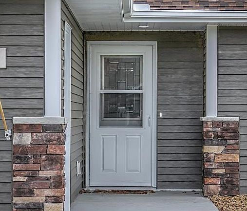 3rd image of 566 6th Ct NE