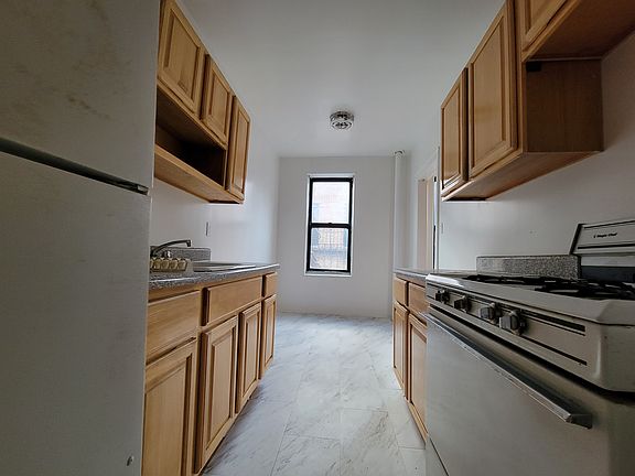 3rd image of 4415 43rd Ave #2F