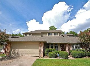2927 The Highlands Dr, Sugar Land, TX 77478