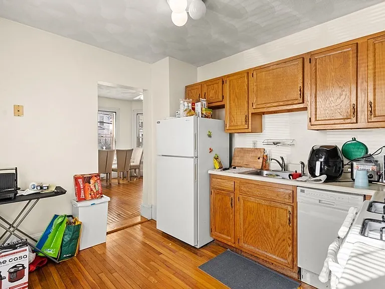 34 Foster St #34 — Photo 9