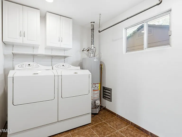 250 E Park Ave — Photo 12
