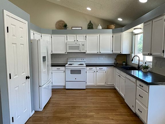 5th image of 6557 Sproul Ln