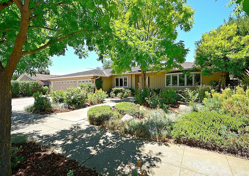 1st image of 614 Escondido Cir