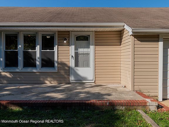 4th image of 254 Ensign Avenue