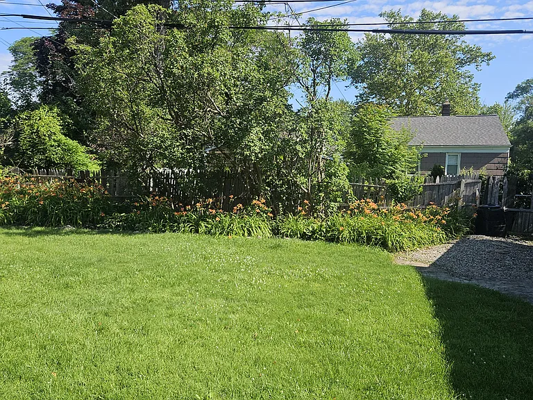 551 E Webster Ave — Photo 13