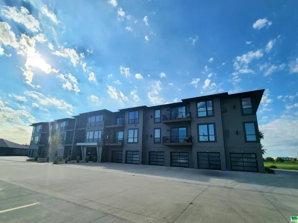 1351 13th Ave SE #B307, Sioux Center, IA 51250