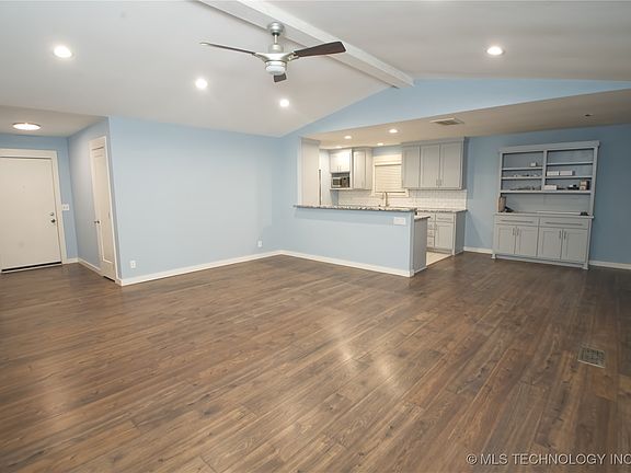 4th image of 2724 E Louisville St