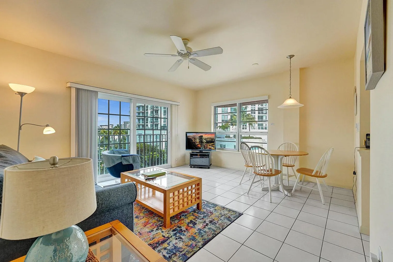 1 bed, 1.0 bath, 613 sqft, $3,065 — Photo 2