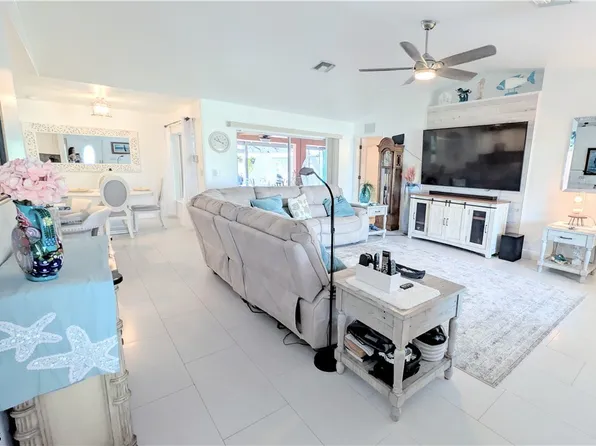 2907 NW 5th Pl, Cape Coral, FL 33993