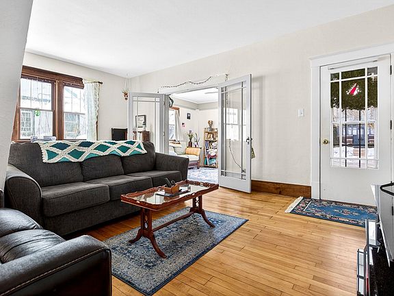 2nd image of 614 W 6th St