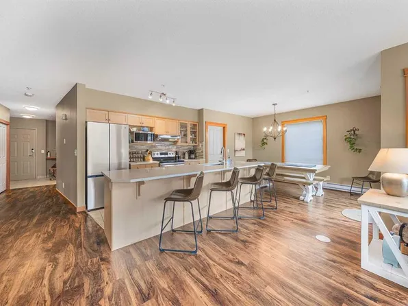 1120 N Railway Ave #206, Canmore, AB T1W 1P4