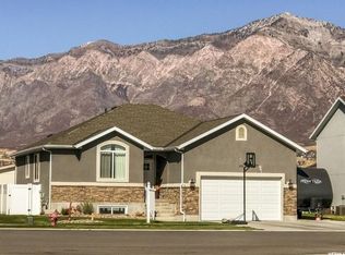 952 W Willow Brook Ln, Pleasant View, UT 84404