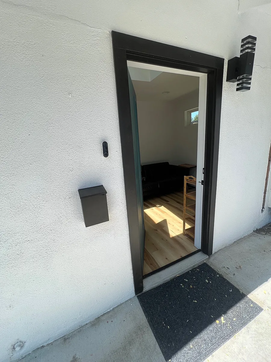 Private entrance to the ADU - Guadalajara Pl