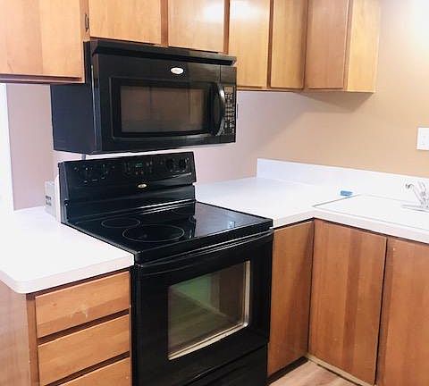 4th image of 220 Fanning Ave #40