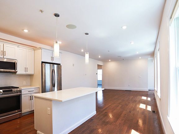 4th image of 76 Flint St #1