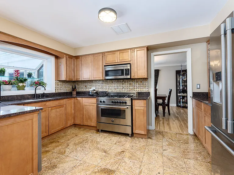 259 Cornell Ave — Photo 17