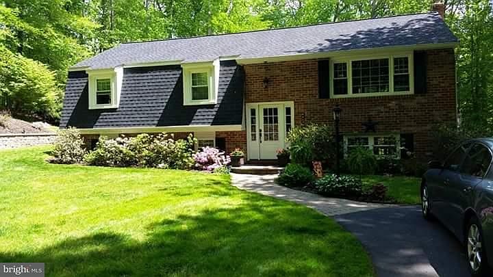 1st image of 1490 Kingsway Ct
