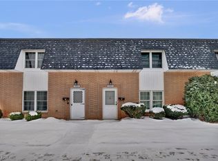 6958 S Parkway Dr, Cleveland, OH 44130