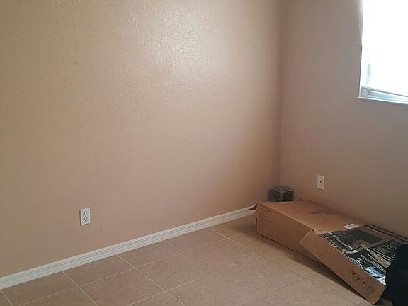 3rd image of 832 NE 7th Pl