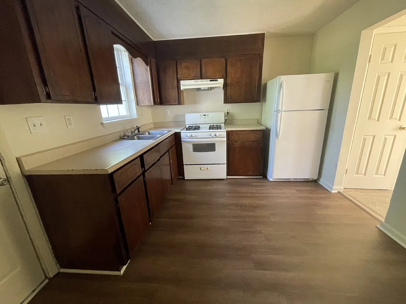 2 bed, 1.0 bath, 850 sqft, $850 — Photo 3