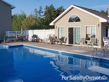 Pool, Pool House and Patio area
						:
						The most stress is deciding which swimsuit to wear today!