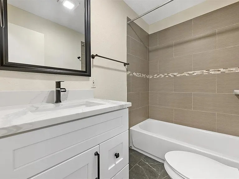 610 W 35th St #B — Photo 19