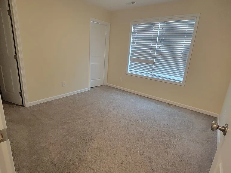 2742 Mayfair Ave — Photo 15