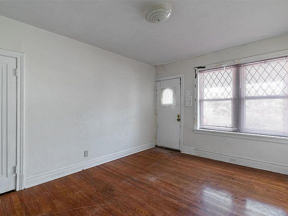 5th image of 3804 Keokuk St