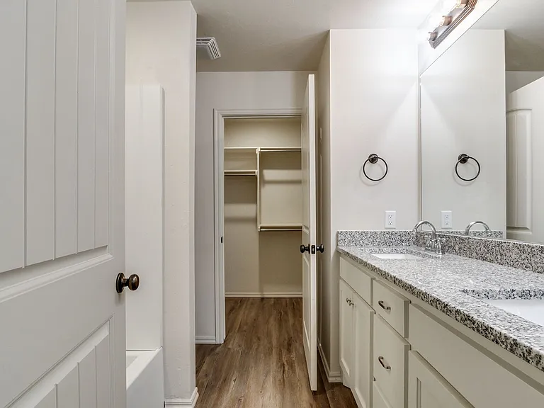 412 Chalk Hill Ct — Photo 36