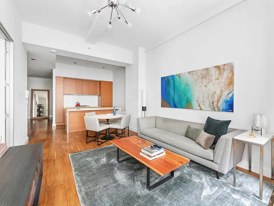 140 W 22nd St #3A