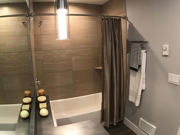 Bathroom - Main Floor