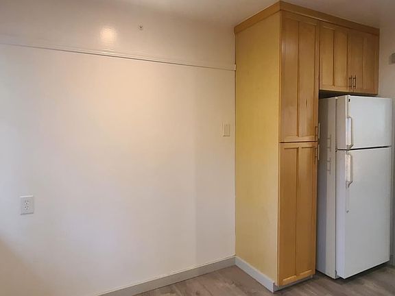 5th image of 303 Boyce Street