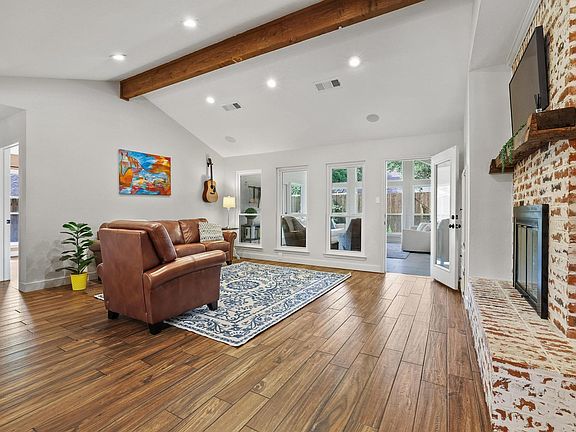 4th image of 1324 Pickwick Ln