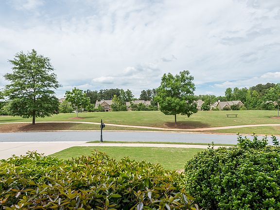 2nd image of 2597 Lakefield Cir
