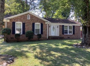 2518 Fernbrook Rd, Greensboro, NC 27405