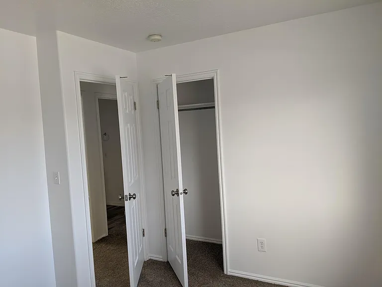 435 N Kersh Dr — Photo 11