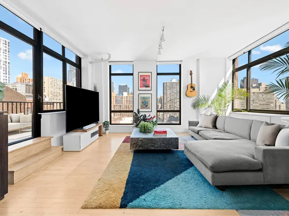 250 East 30th Street image 2 of 13