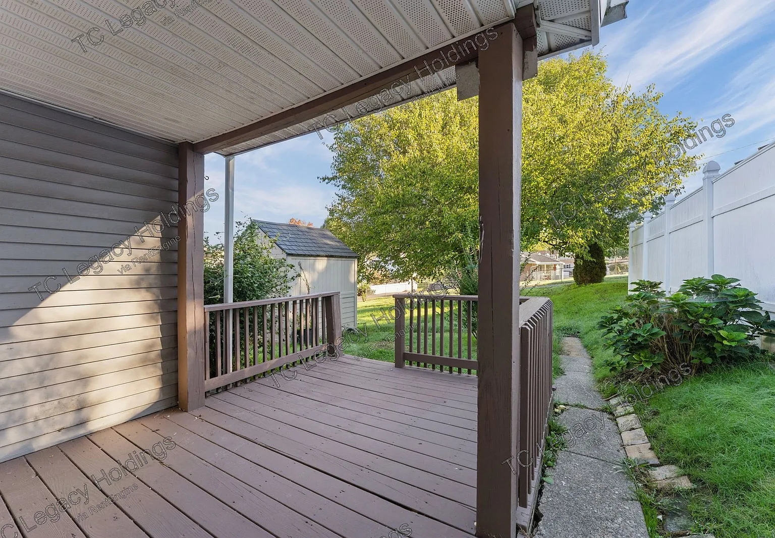 3 bed, 1.0 bath, 726 sqft, $1,150 — Photo 2