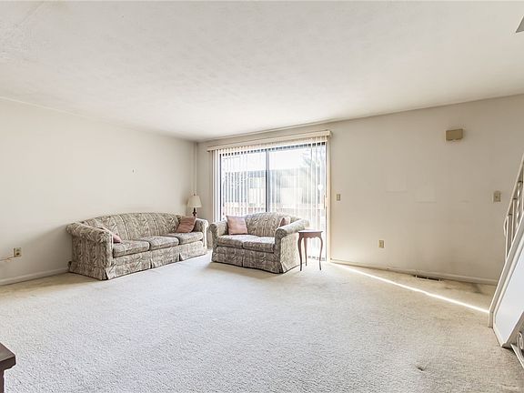 4th image of 148 Penn Ln