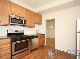 910 W Waveland Ave #1W, Chicago, IL 60613