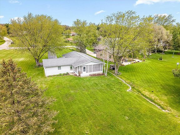 3rd image of 210 Lake Summerset Rd