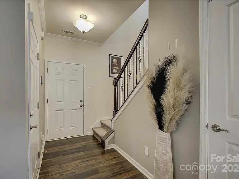 7134 Thornrose Dr — Photo 4