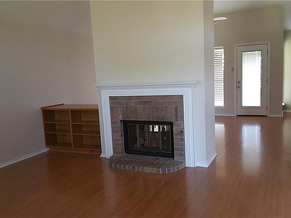 3rd image of 606 Stonefield Ln