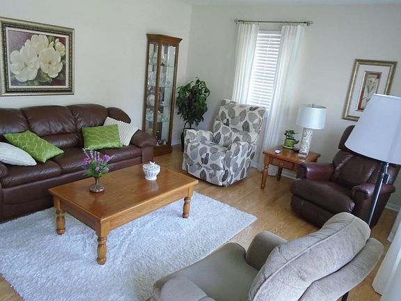 3rd image of 414 W Cherry St