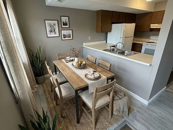 3rd image of 105 New St #11