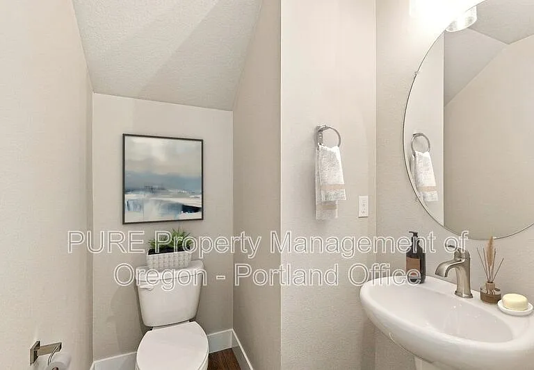 582 NE Alderwood Dr — Photo 33