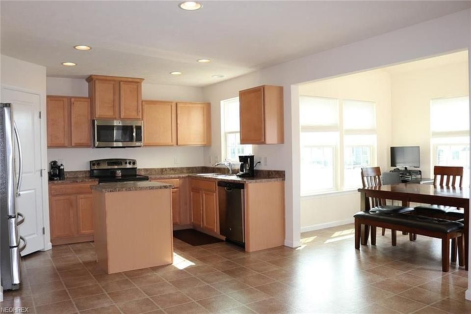 2nd image of 9118 Stonegate Cir