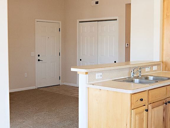 4th image of 145 Clubhouse Cir