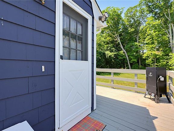 4th image of 48 Church St